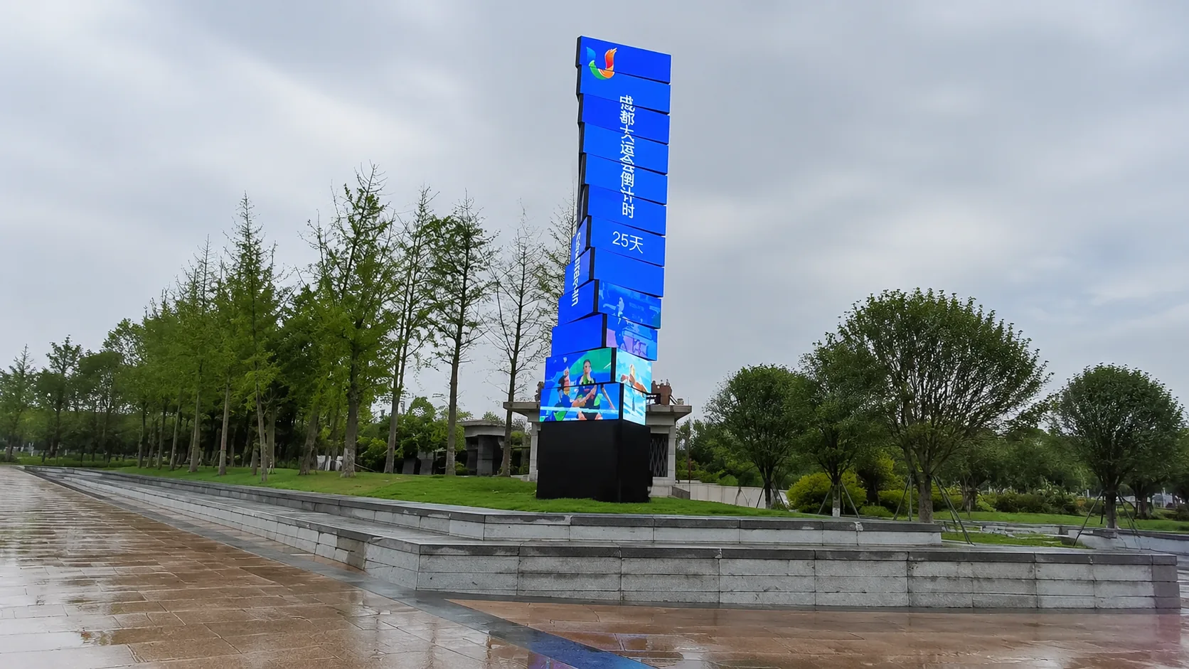 Outdoor Rotating Landmark Display Outdoor rotating LED display used as a destination landmark